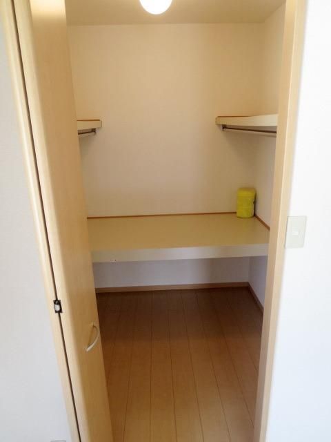 収納　★たっぷりウォークインクローゼット付です★