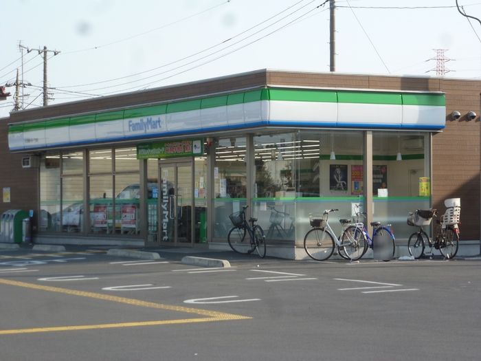 コンビニ　ファミリーマート川口南鳩ヶ谷一丁目店（コンビニ）まで143m