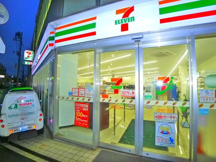 コンビニ　セブンイレブン（コンビニ）まで520m
