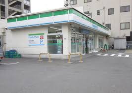 コンビニ　ファミリーマート上中里三丁目店（コンビニ）まで384m