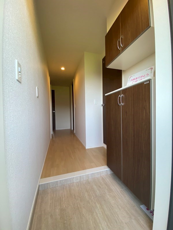 玄関　※別号室の写真です