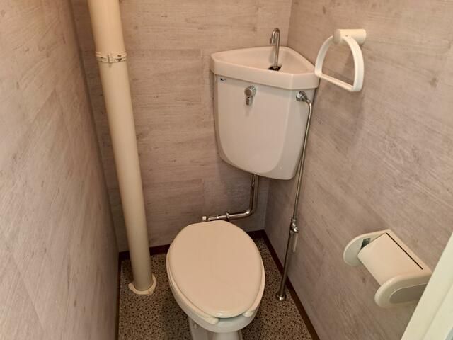 トイレ　別部屋参考写真となります