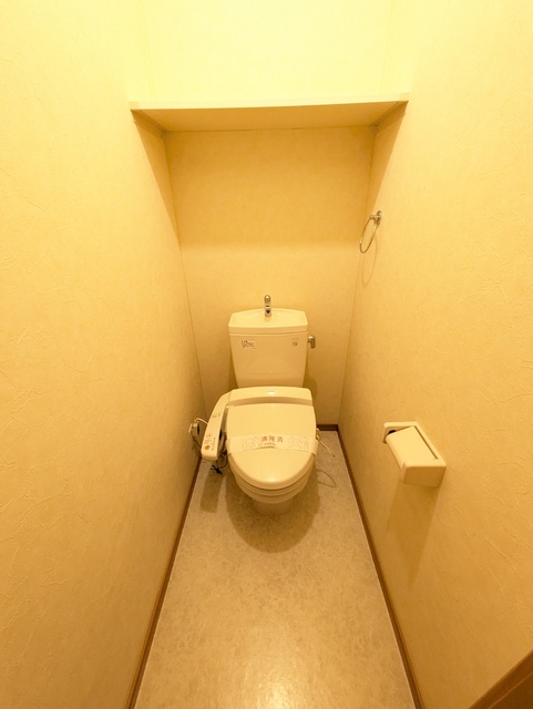 トイレ　★★トイレは嬉しい洗浄機能付き便座です♪★★