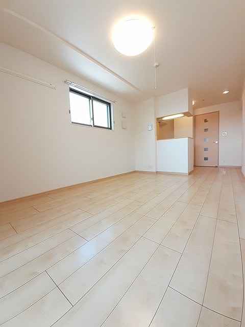 その他部屋・スペース　収納完備の洋室です。