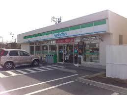 コンビニ　ファミリーマート 港知多店（コンビニ）まで1110m