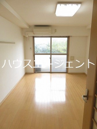 居室・リビング　居室です※参考画像