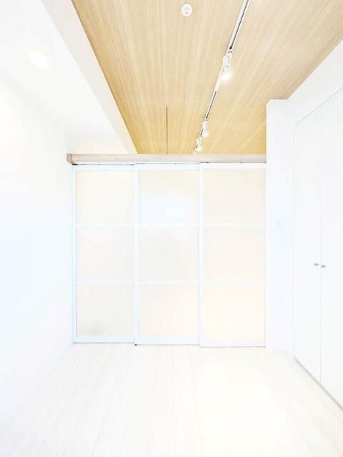 その他部屋・スペース　開放的な寝室です