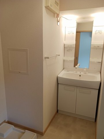 洗面設備　使いやすい洗面所です