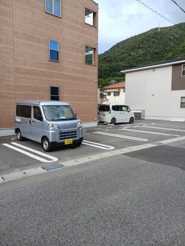 駐車場　駐車場に車を止められます
