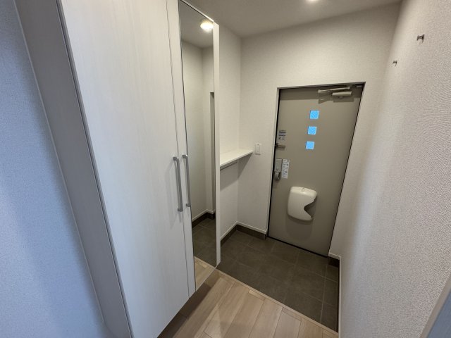 玄関　（同型物件）