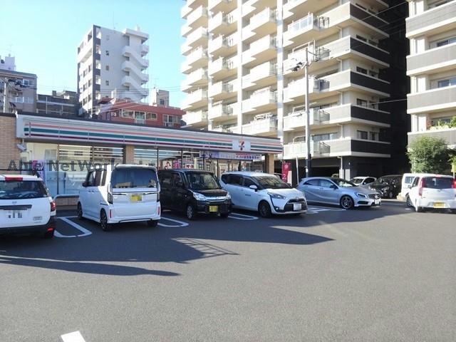 コンビニ　セブンイレブン鹿児島城南町店（コンビニ）まで370m