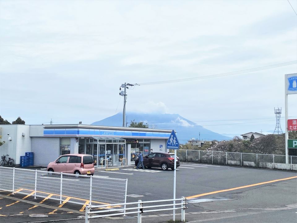 コンビニ　ローソン鹿児島武岡五丁目店（コンビニ）まで550m