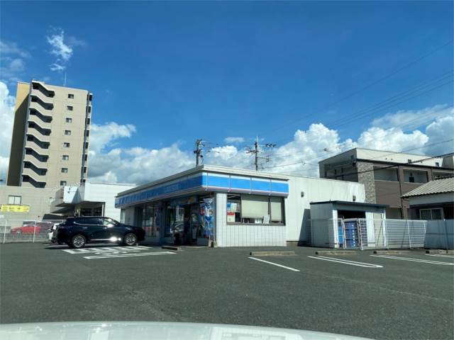 コンビニ　ローソン 福津中央一丁目店（コンビニ）まで298m