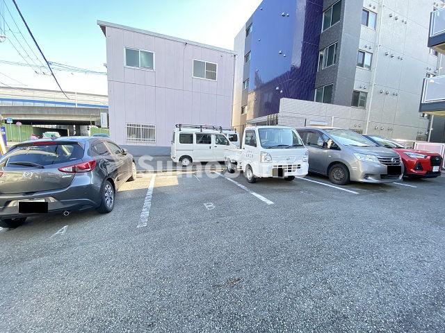 駐車場　駐車場があるので、車を買う予定の方も安心です