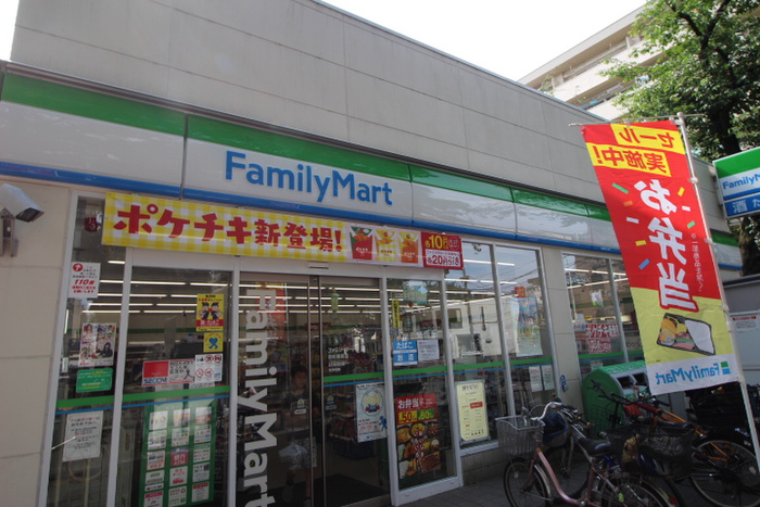 コンビニ　ファミリーマート（コンビニ）まで160m
