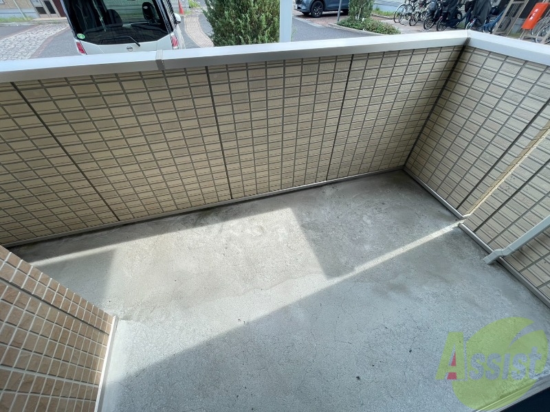 バルコニー　バルコニーは南向きです。暖かい日差しが望めそうですね。