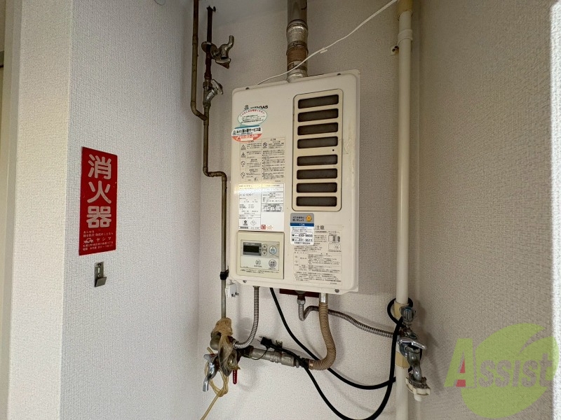 その他設備　こちらの給湯器でお湯をあたためてくれますよ