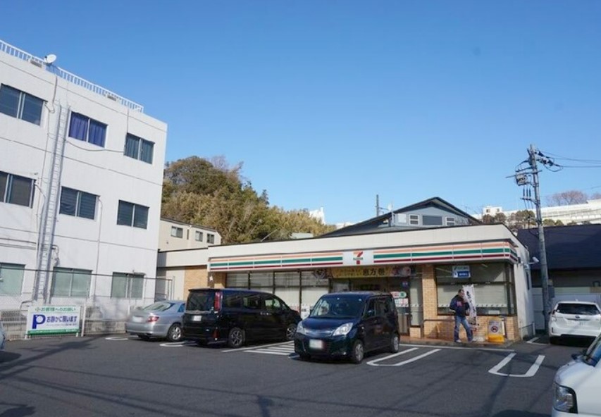 コンビニ　セブンイレブン 横浜永田東3丁目店（コンビニ）まで262m