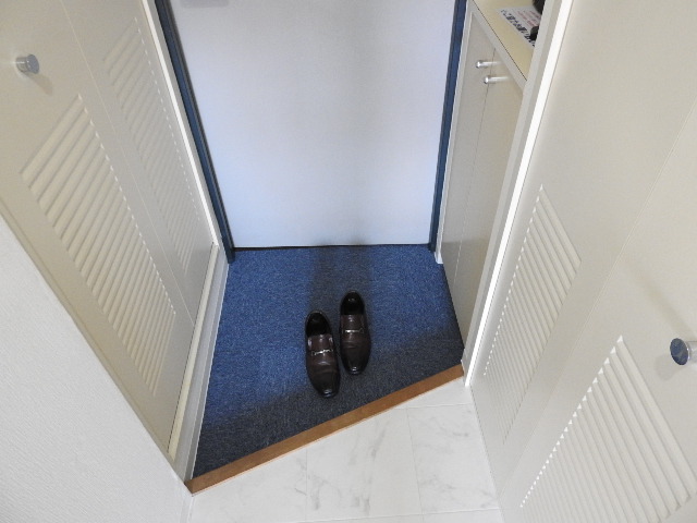 玄関　他のお部屋の参考写真となります。