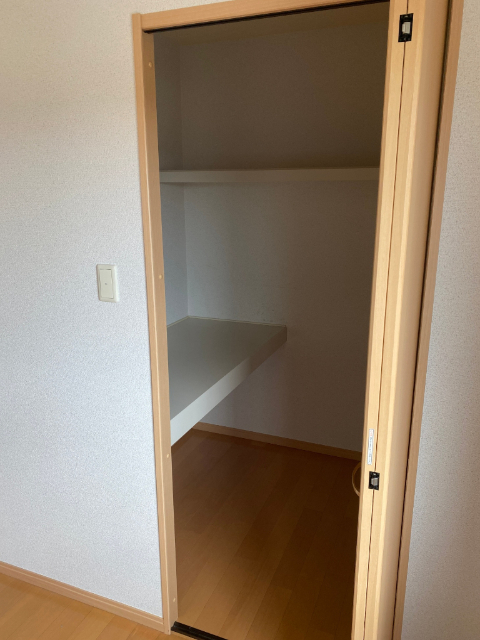 収納　別室参照