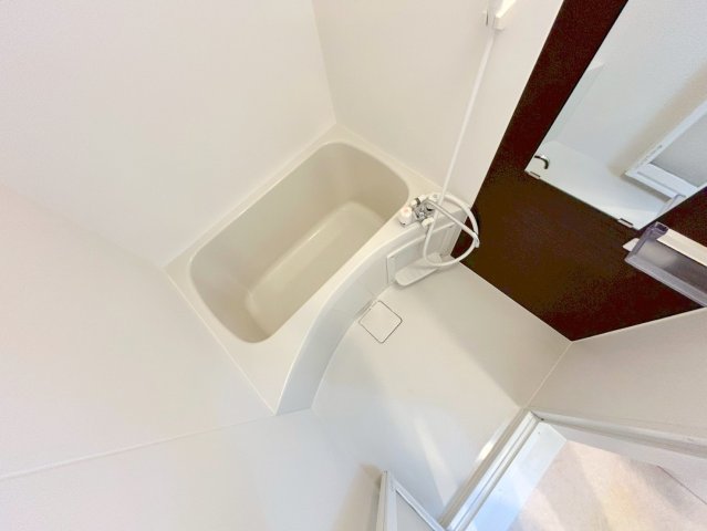 バス・シャワールーム　広めのお風呂は一日の疲れを癒してくれます。