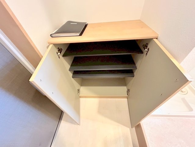 収納　大きいシューズボックスは靴がいっぱい入れれますね。