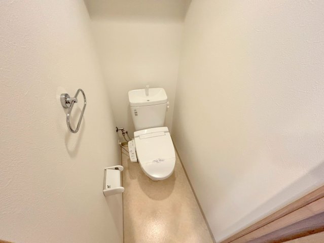トイレ　綺麗なトイレにはウォシュレット標準装備です。