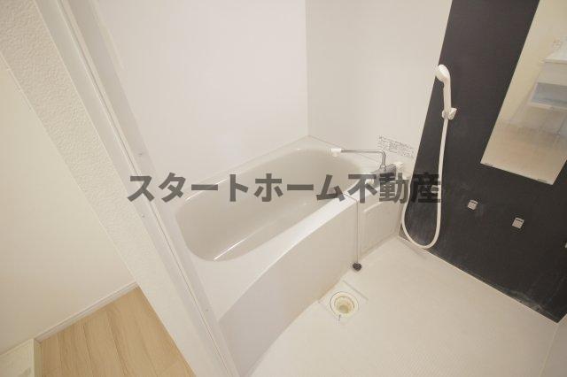 バス・シャワールーム　コンパクトで使いやすいお風呂です