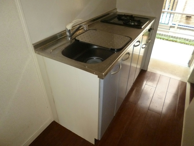 キッチン　2口ガスコンロ付のキッチンです。(同建物の別部屋の写真)