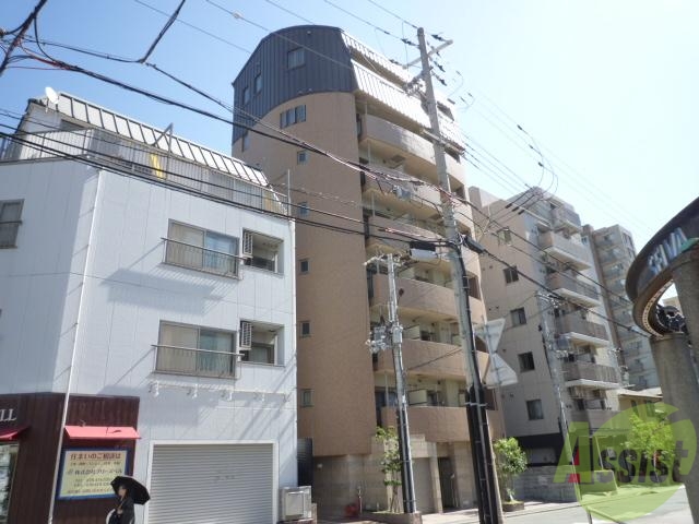 建物外観　重量感のあるマンション