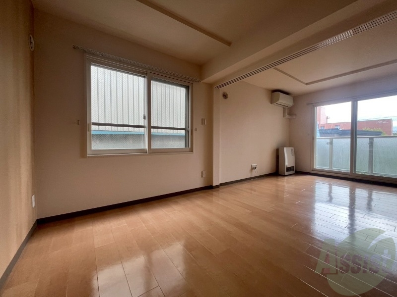 その他部屋・スペース　こちらのお部屋は光が差し込む、温かみのあるお部屋です。