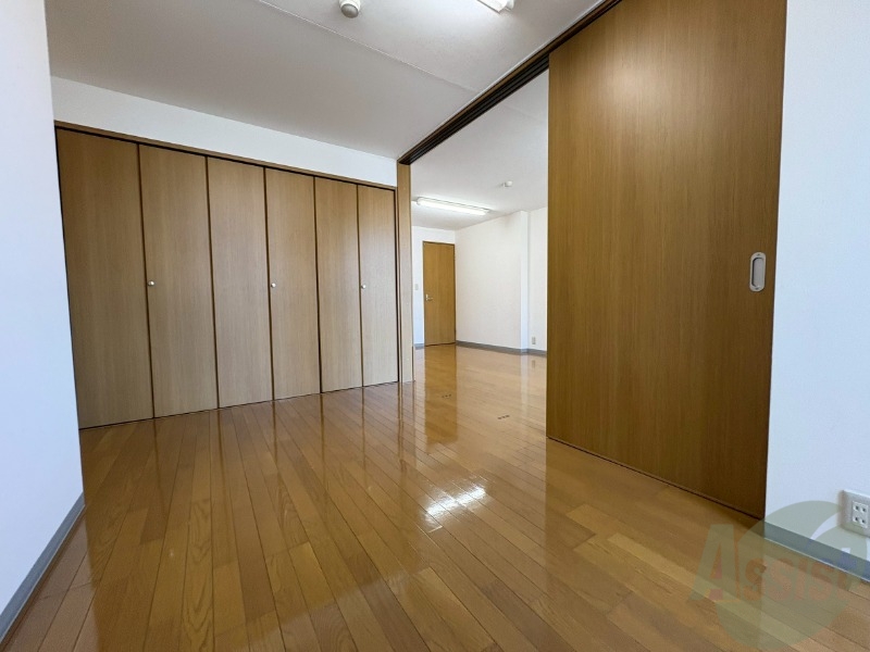 その他部屋・スペース　こちらのお部屋は光が差し込む、温かみのあるお部屋です。