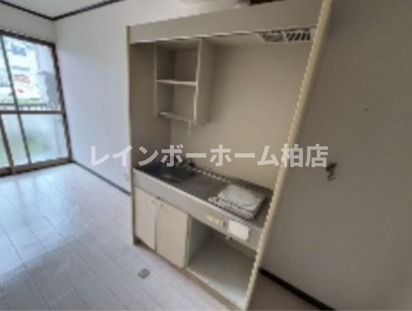 キッチン　コンパクトなキッチンで掃除もラクラク