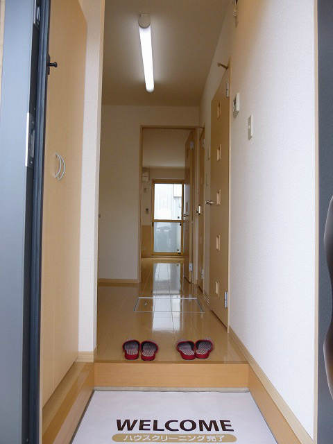 玄関　画像は103号室です（参考）