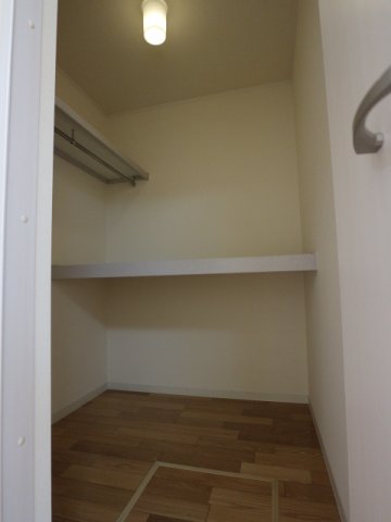 収納　※同間取の別部屋の写真です。現況優先。