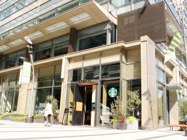 飲食店　スターバックスコーヒー東京ミッドタウン店（飲食店）まで439m