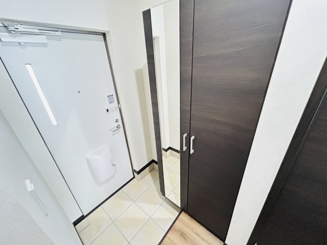 玄関　※同物件別号室の写真になります