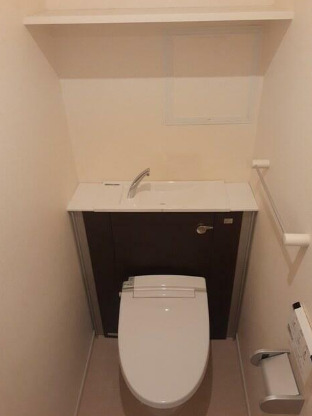 トイレ　落ち着いた色調のトイレです