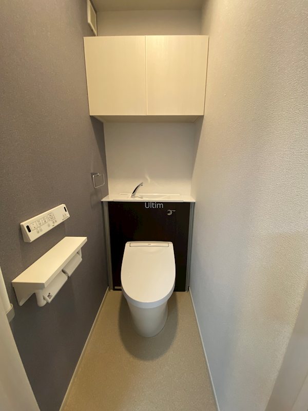 トイレ　別のお部屋の写真ですが参考までに