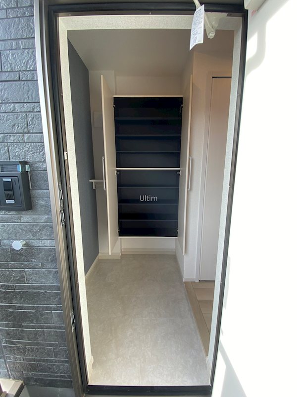 玄関　別のお部屋の写真ですが参考までに
