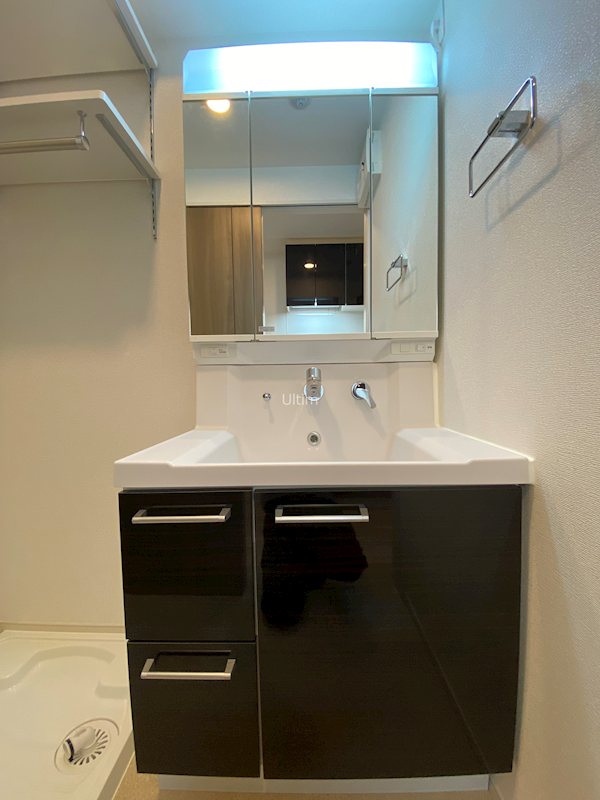 洗面設備　別のお部屋の写真ですが参考までに