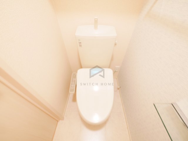 トイレ　落ち着いた色調のトイレです