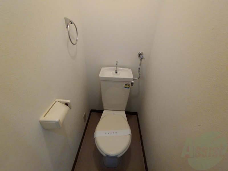 トイレ　こちらはトイレです。清潔感があり、安心して使用できます。