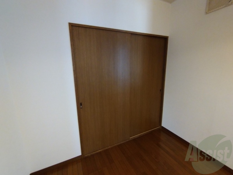収納　寝室にあったクローゼット。荷物がたくさんあっても大丈夫。