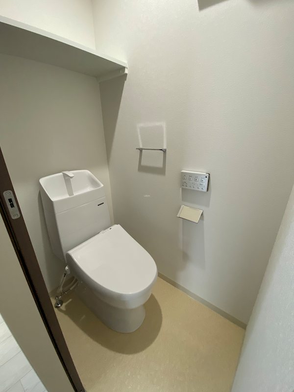 トイレ　別のお部屋の写真ですが参考までに