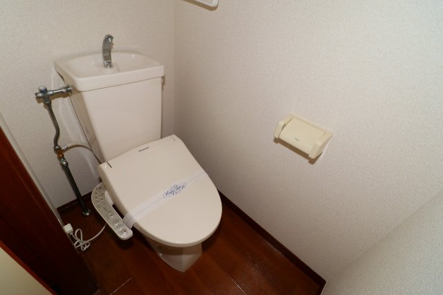 トイレ　温水洗浄便座にします！