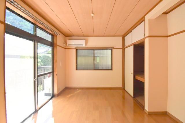 フレグランス日高の居間写真