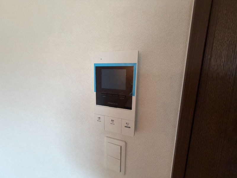 セキュリティ　ＴＶモニター付インターホンです。来客者の顔が見えるので安心！
