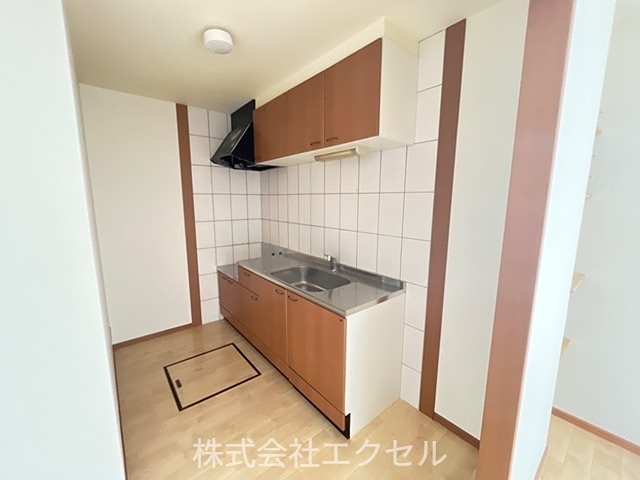 キッチン　上下に収納完備の綺麗なキッチン♪