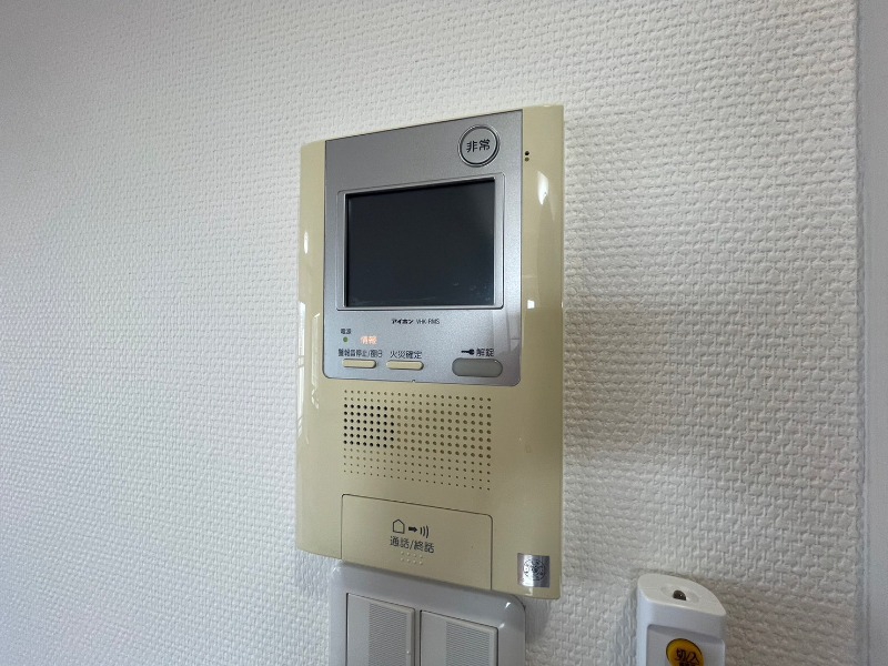 セキュリティ　ＴＶモニター付インターホンです。来客者の顔が見えるので安心！